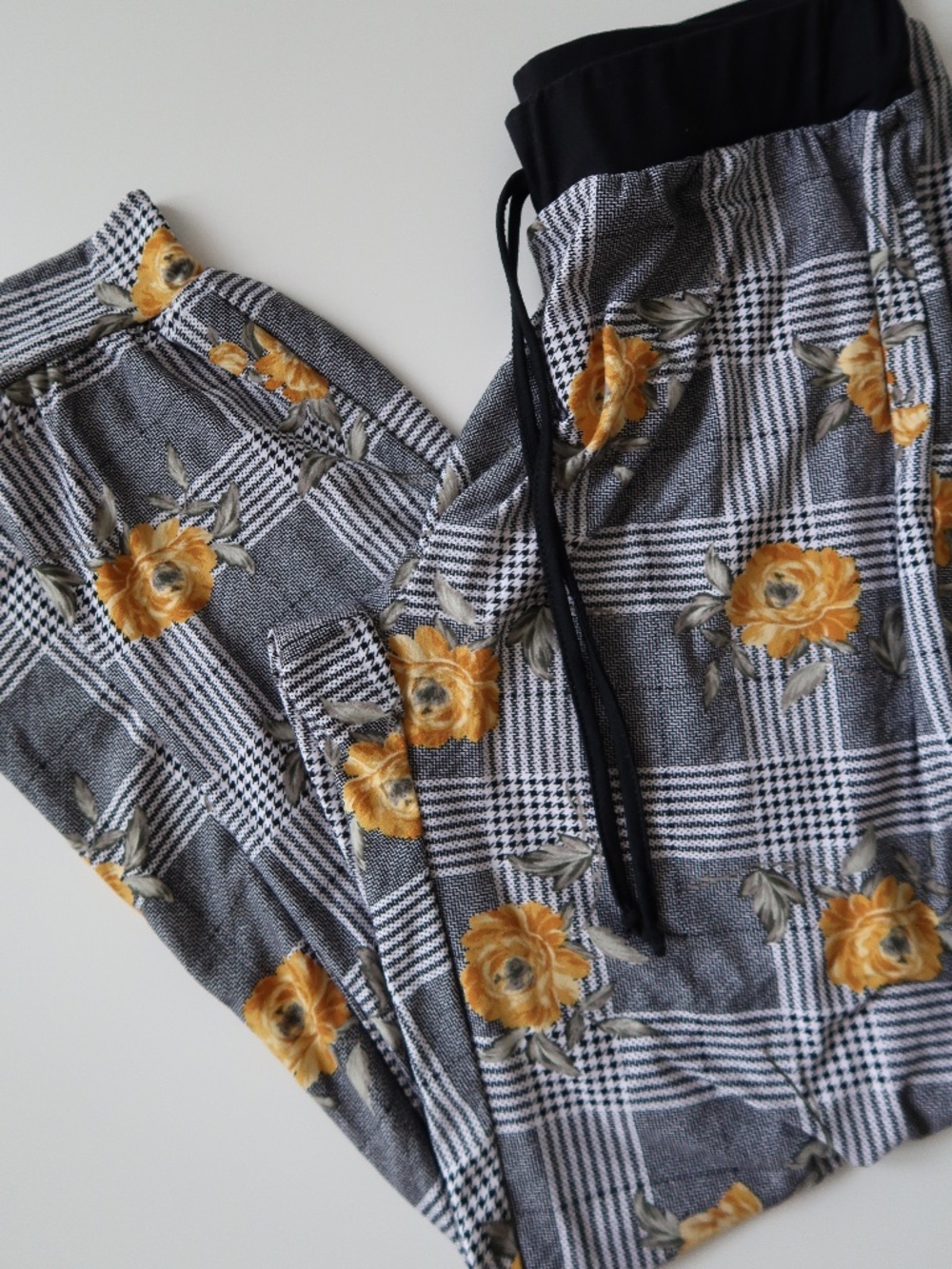 Just Be Floral Plaid Jogger Pants | Size M | Soft Stretch Lounge Pants